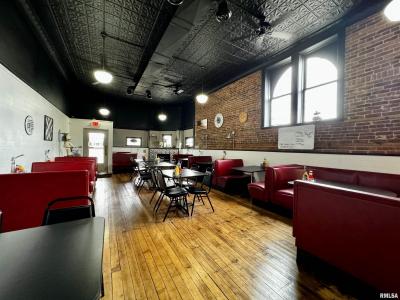 134 E MARKET Street, Colchester, Illinois 62326, Estados Unidos