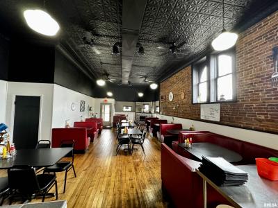 134 E MARKET Street, Colchester, Illinois 62326, Estados Unidos