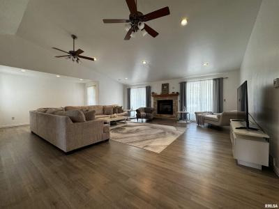 1324 GRAND Avenue, Macomb, Illinois 61455, Amerika Birleşik Devletleri