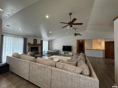 1324 GRAND Avenue, Macomb, Illinois 61455, Amerika Birleşik Devletleri