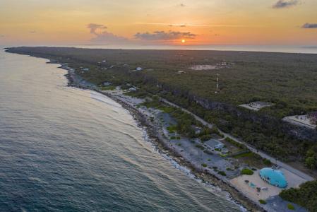 0.78 ACRES OCEAN FRONT LAND- CAYMAN BRAC!!!, South Side, Cayman Brac, Islas Caimán