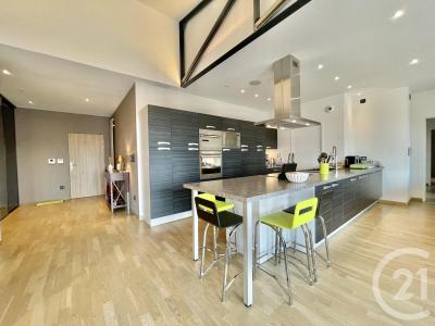 Moulins, Alvernia 03000, Francia