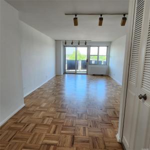 17-85 215th Street 5B, Bayside, New York 11360, HOA KỲ