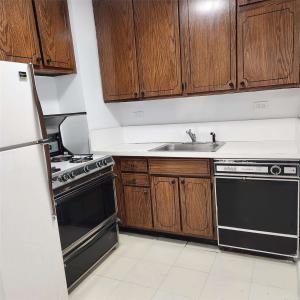 17-85 215th Street 5B, Bayside, New York 11360, HOA KỲ