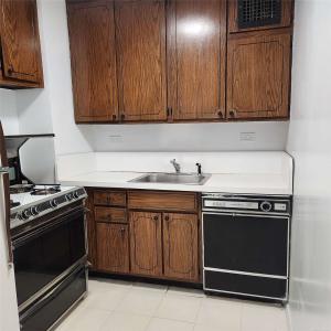 17-85 215th Street 5B, Bayside, New York 11360, HOA KỲ