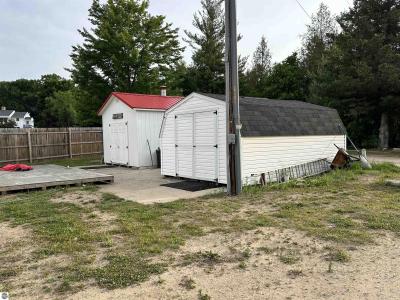 1876 W Ludington Drive, Farwell, Michigan 48622, USA