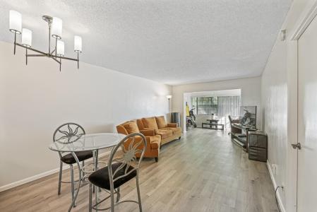 3220 Holiday Springs Boulevard 1-307, Margate, Floryda 33063, USA