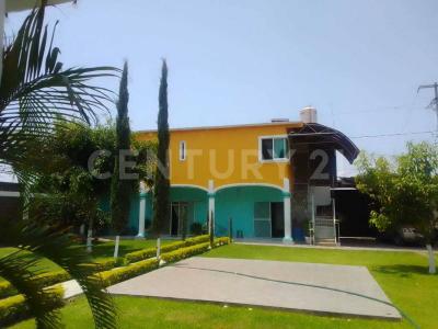 Casa con Jardin, por Carr. Mexico-Oaxaca, Los Laureles 37,, Cuautla, Morelos 62742, México