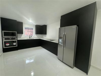 760 SE 5th Pl 760, Hialeah, Florida 33010, Stati Uniti