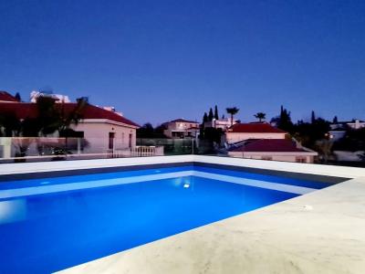 Mesa Geitonia, قبرص