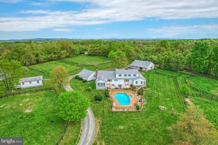 36181 Foxlore Farm Lane, Round Hill, Virginia 20141, USA