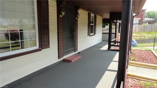 265 Indiana Ave., Chester, Virginie Occidentale 26034, États-Unis