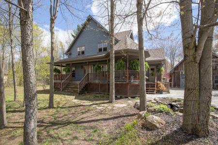 426 Rue des Élans, Farnham, Quebec J2N 3C6, Canada