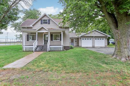 104 North 6th St., Witt, Illinois 62094, USA