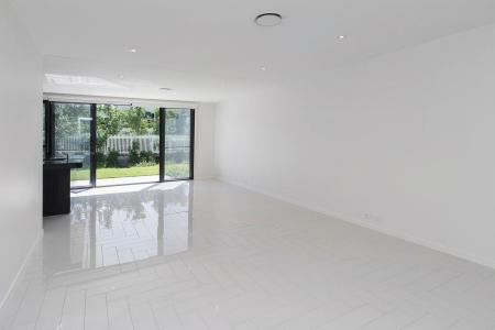 8 Theatre Drive, Benowa, QLD 4217, Australia