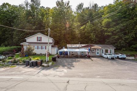 121-125 Rue Principale O., Sainte-Anne-de-la-Rochelle, Quebec J0E 2B0, Canada