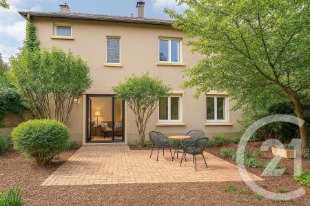 Suresnes, Île-de-France 92150, France