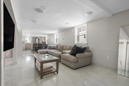 161-28 98th Street, Howard Beach, New York 11414, Stati Uniti