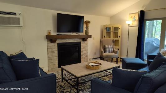 321 Stroud Court, Pocono Lake, Pensylwania 18347, USA