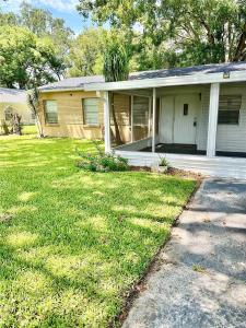 107 E POLK STREET, AUBURNDALE, Florida 33823, USA
