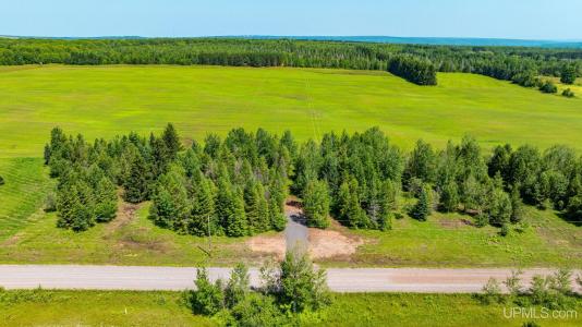 TBD4 Upper Massie, Chassell, Michigan 49916