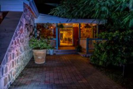 Dine In History- Iconic Restaurant Business for Sale, Philipsburg, סנט מארטן