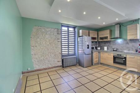 Binas, Centro 41240, França