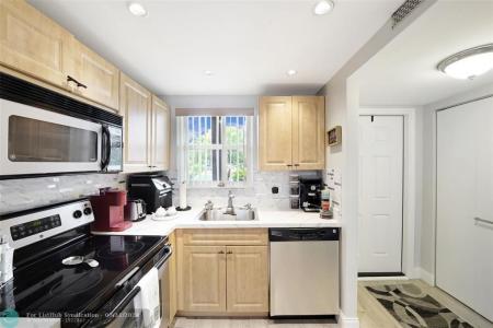 8880 Sunrise Lakes Boulevard 103, Sunrise, Florida 33322, USA