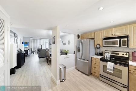 8880 Sunrise Lakes Boulevard 103, Sunrise, Florida 33322, USA