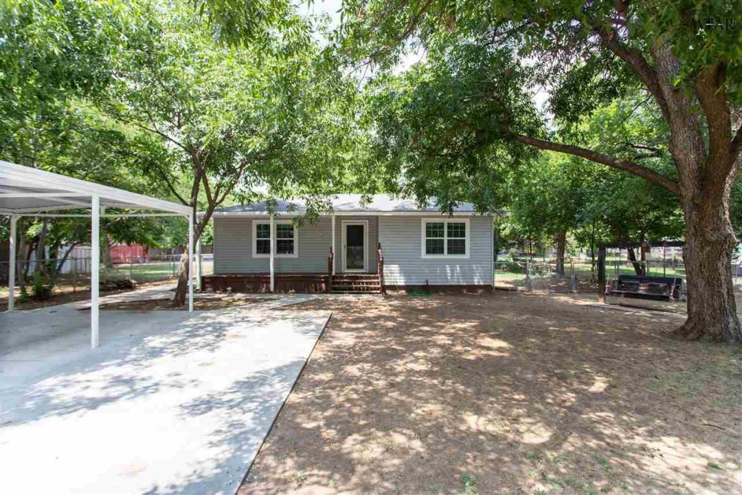 427 W COLLEGE STREET, Burkburnett, تكساس 76354, الولايات المتحدة