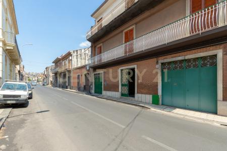 Via Vittorio Emanuele, Viagrande, Sicilia 95029, איטליה