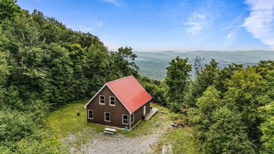 942 Deer Run Lane, Enosburg, Vermont 05450, USA