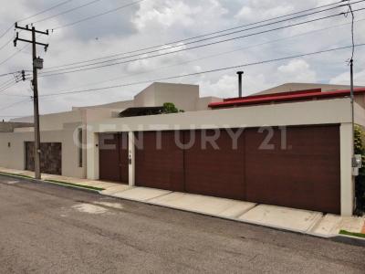 Casa Residencial en Venta, Fracc. Campestre Paraíso, zona Zavaleta, Puebla .,, Puebla, Puebla 72150, Mexico