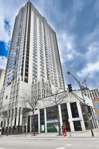 1122 N Clark, Chicago, Illinois 60610, USA