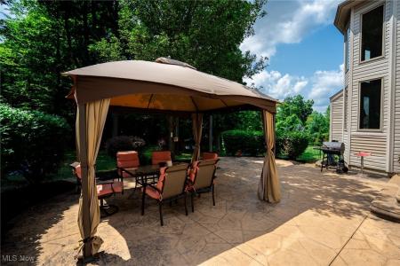 9379 Chesapeake Drive, North Royalton, Ohio 44133, USA