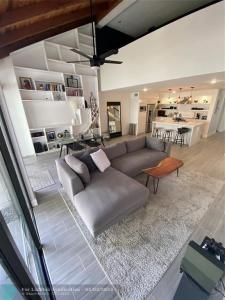 11011 N Lakeview Dr, Pembroke Pines, Florida 33026