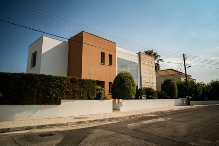 Mesa Geitonia, Cyprus