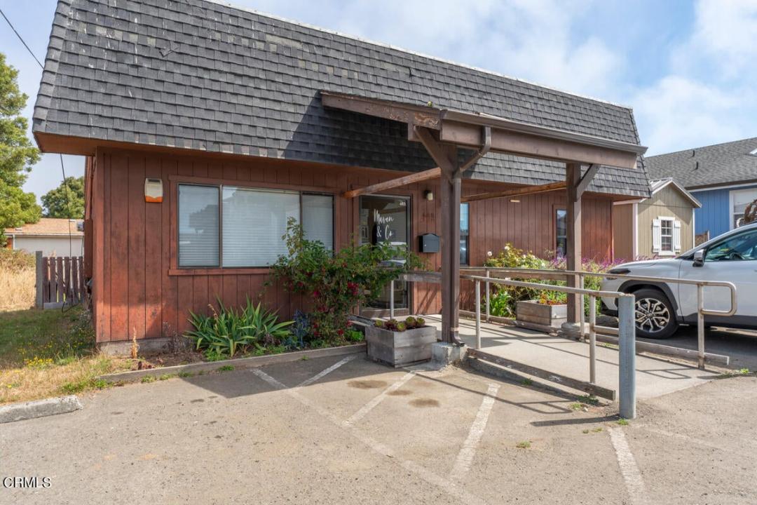 483 Chestnut Street , Fort Bragg, カリフォルニア 95437, アメリカ合衆国