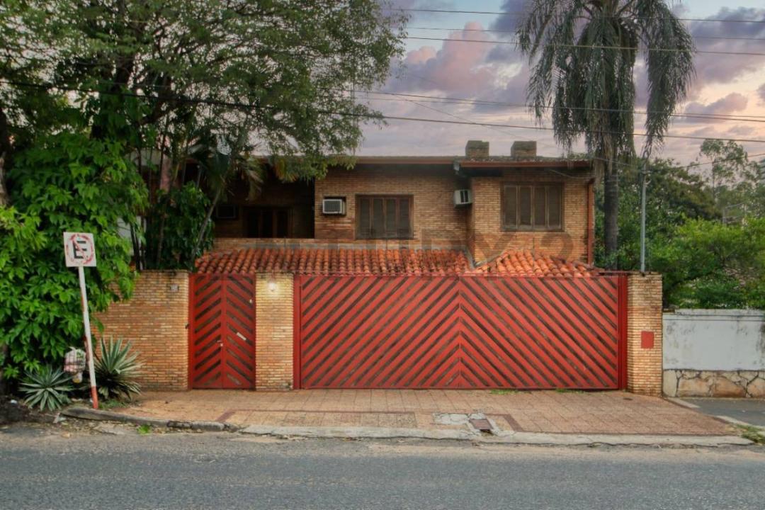 Denis Roa entre Enciso Velloso y Bruselas , Ycuá Satí, Asunción 00001, Paraguay