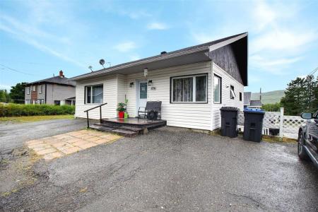 1936A-B  Rue St-Laurent, Pohénégamook, Quebec G0L 1J0, Canada