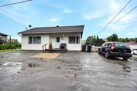 1936A-B  Rue St-Laurent, Pohénégamook, Québec G0L 1J0, Canada