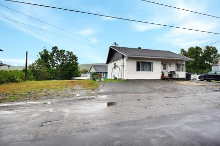 1936A-B  Rue St-Laurent, Pohénégamook, Québec G0L 1J0, Canada