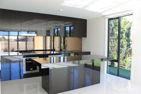 2332 Meliah Close, Hope Island, QLD 4212, Australia