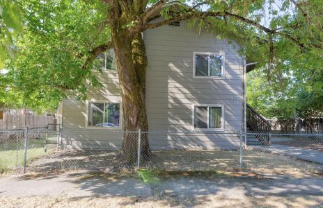 415 SE J Street, Grants Pass, Oregon 97526