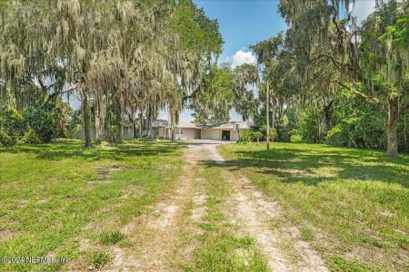 157 W Grandview Drive, East Palatka, פלורידה 32131, ארצות הברית של אמריקה