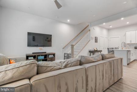 16110 Connors , 95, Rockville, Maryland 20855, USA