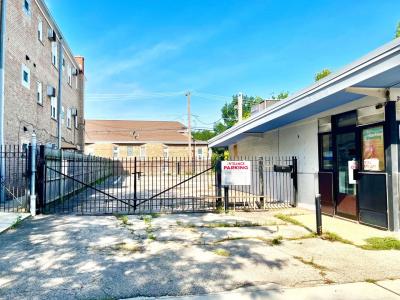 2556 N Laramie Avenue, Chicago, Illinois 60639