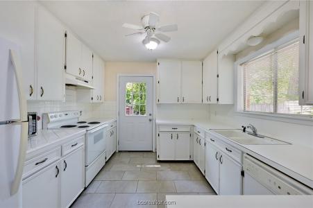 1200 Holleman Drive, College Station, Texas 77840