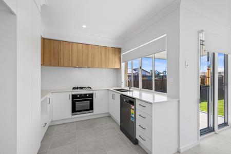 33 Moreton Parade, Morayfield, QLD 4506, Australia