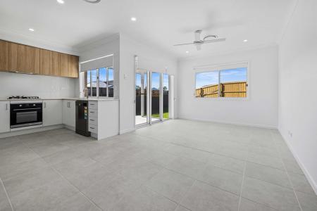 33 Moreton Parade, Morayfield, QLD 4506, Australia
